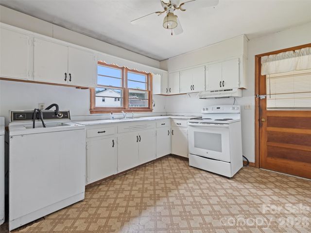 57 Spruce Street, Waynesville, NC 28786