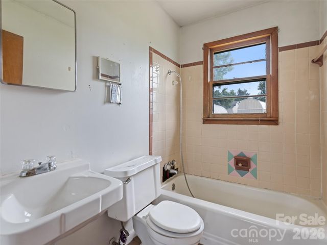 57 Spruce Street, Waynesville, NC 28786