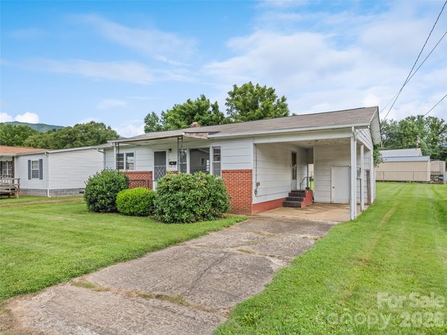57 Spruce Street, Waynesville, NC 28786