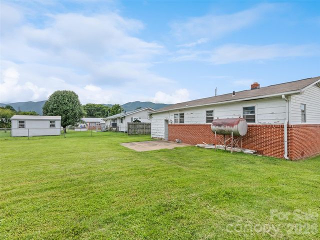 57 Spruce Street, Waynesville, NC 28786