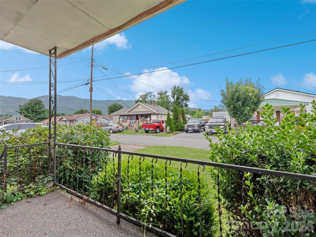 57 Spruce Street, Waynesville, NC 28786