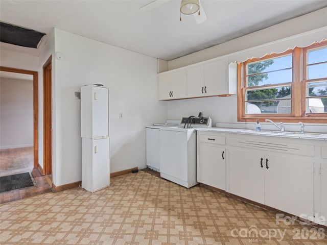 57 Spruce Street, Waynesville, NC 28786