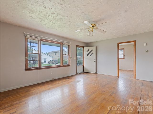 57 Spruce Street, Waynesville, NC 28786
