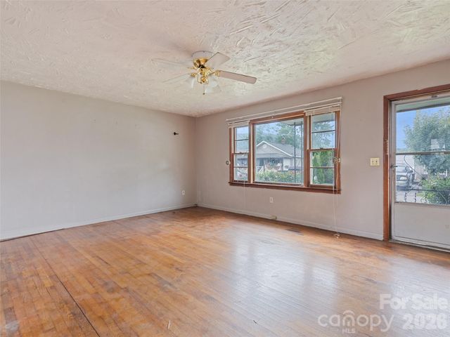 57 Spruce Street, Waynesville, NC 28786