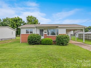 57 Spruce Street, Waynesville, NC 28786