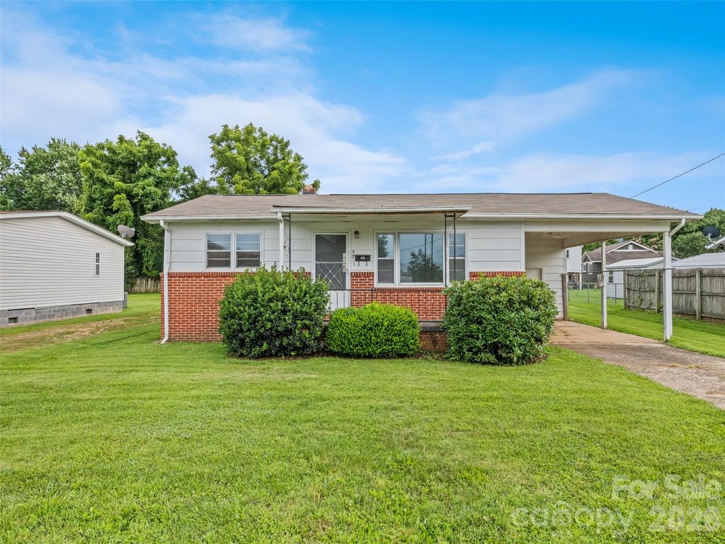 57 Spruce Street, Waynesville, NC 28786