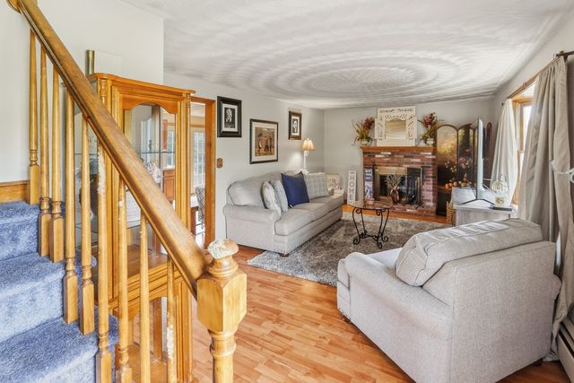 4 Henry Marsh Rd B, Oxford, MA 01540