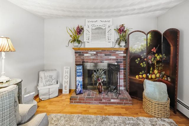 4 Henry Marsh Rd B, Oxford, MA 01540