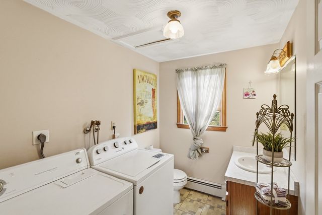 4 Henry Marsh Rd B, Oxford, MA 01540