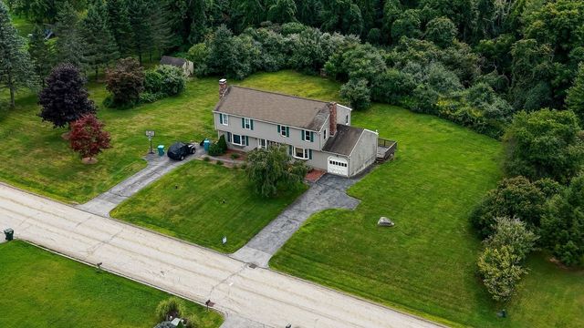 4 Henry Marsh Rd B, Oxford, MA 01540