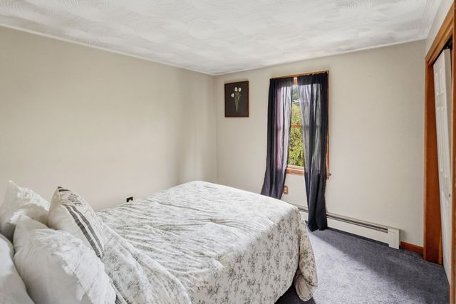 4 Henry Marsh Rd B, Oxford, MA 01540
