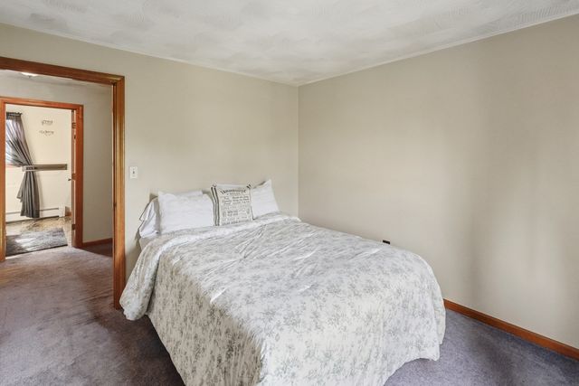 4 Henry Marsh Rd B, Oxford, MA 01540