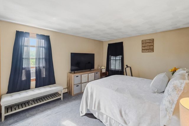 4 Henry Marsh Rd B, Oxford, MA 01540