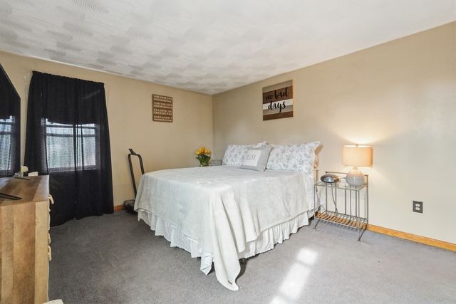 4 Henry Marsh Rd B, Oxford, MA 01540