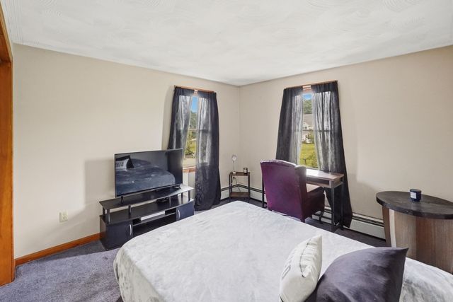 4 Henry Marsh Rd B, Oxford, MA 01540
