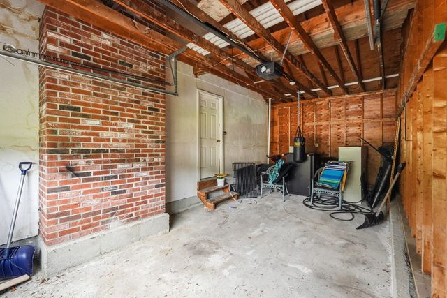 4 Henry Marsh Rd B, Oxford, MA 01540