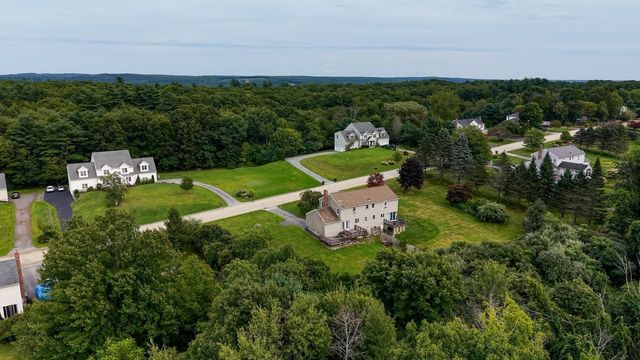 4 Henry Marsh Rd B, Oxford, MA 01540