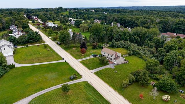 4 Henry Marsh Rd B, Oxford, MA 01540
