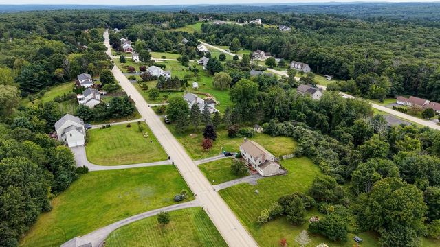 4 Henry Marsh Rd B, Oxford, MA 01540