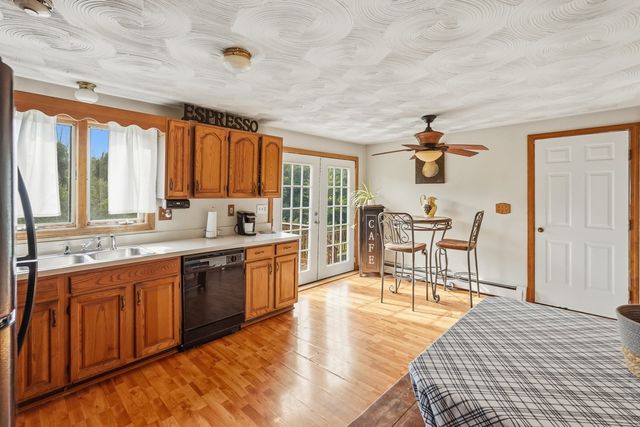 4 Henry Marsh Rd B, Oxford, MA 01540