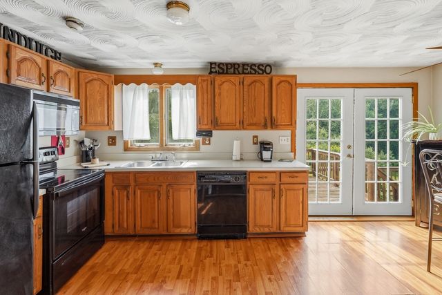 4 Henry Marsh Rd B, Oxford, MA 01540