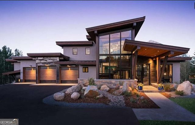 4814 Neal Ridge, Atlanta, GA 30349