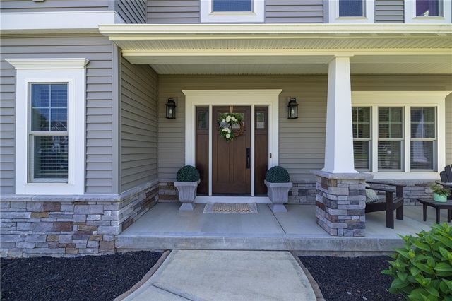 512 Whistlers Cove Lane, Greece, NY 14612