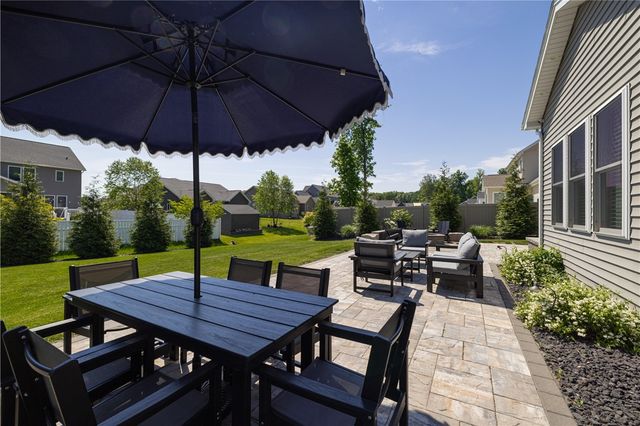 512 Whistlers Cove Lane, Greece, NY 14612