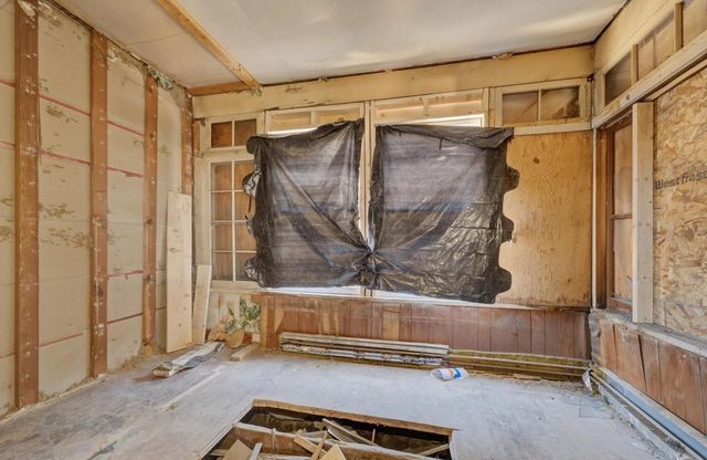 206 Maple AVENUE, Waukesha, WI 53186