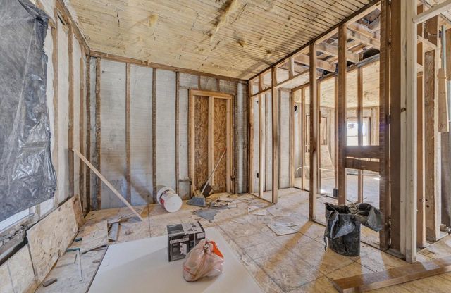 206 Maple AVENUE, Waukesha, WI 53186