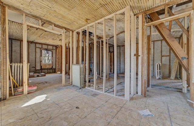 206 Maple AVENUE, Waukesha, WI 53186