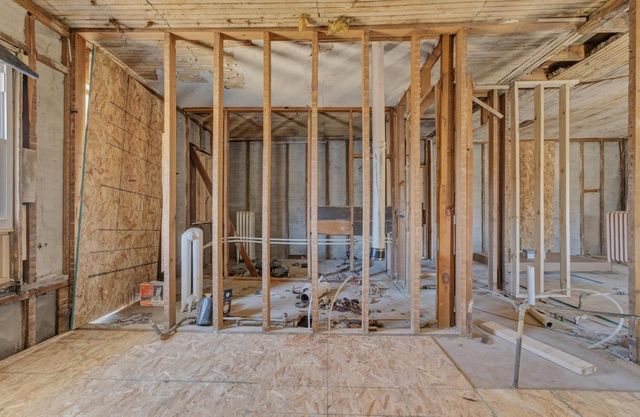 206 Maple AVENUE, Waukesha, WI 53186