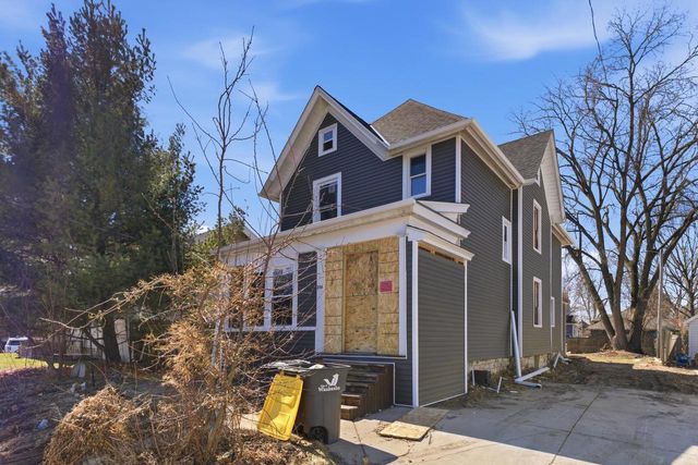 206 Maple AVENUE, Waukesha, WI 53186