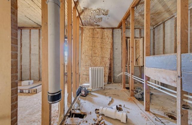 206 Maple AVENUE, Waukesha, WI 53186