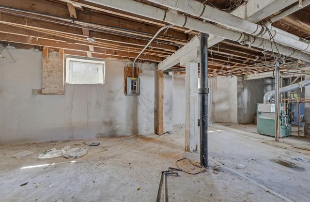 206 Maple AVENUE, Waukesha, WI 53186