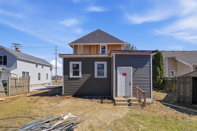 206 Maple AVENUE, Waukesha, WI 53186