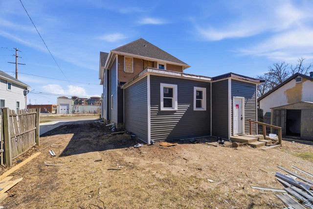 206 Maple AVENUE, Waukesha, WI 53186