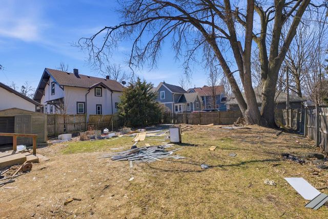 206 Maple AVENUE, Waukesha, WI 53186