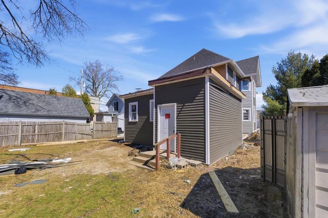 206 Maple AVENUE, Waukesha, WI 53186