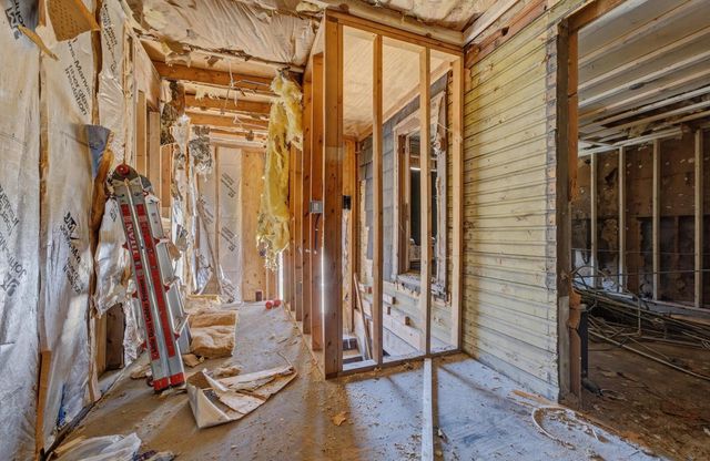 206 Maple AVENUE, Waukesha, WI 53186