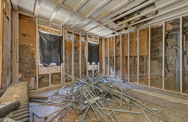 206 Maple AVENUE, Waukesha, WI 53186