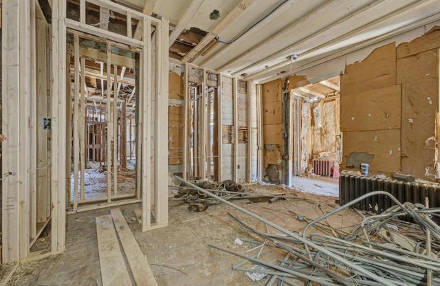 206 Maple AVENUE, Waukesha, WI 53186