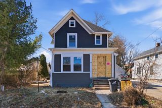 206 Maple AVENUE, Waukesha, WI 53186