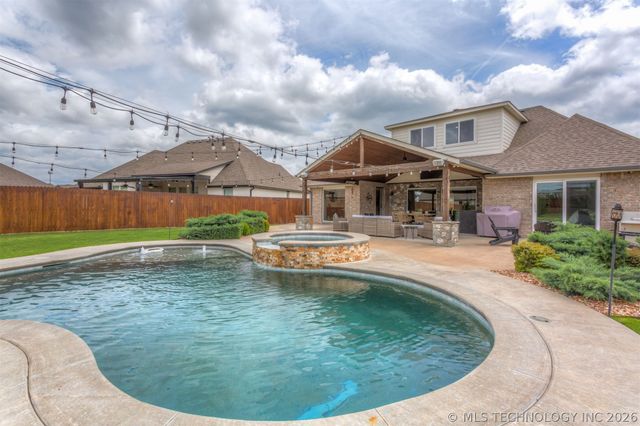 12528 S 75th East Avenue, Bixby, OK 74008