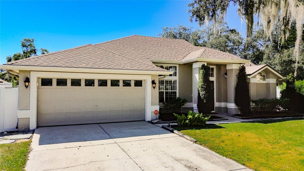Image 2 of property listing at 10729 OAK GLEN CIRCLE, Orlando, FL 32817
