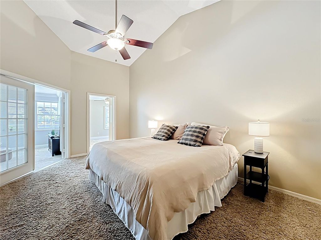 Image 18 of property listing at 10729 OAK GLEN CIRCLE, Orlando, FL 32817