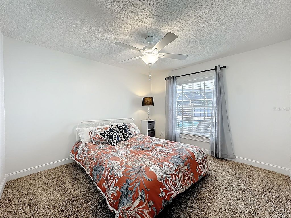 Image 19 of property listing at 10729 OAK GLEN CIRCLE, Orlando, FL 32817