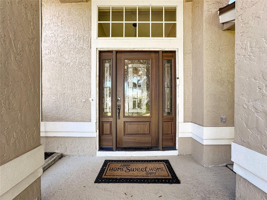 Image 3 of property listing at 10729 OAK GLEN CIRCLE, Orlando, FL 32817