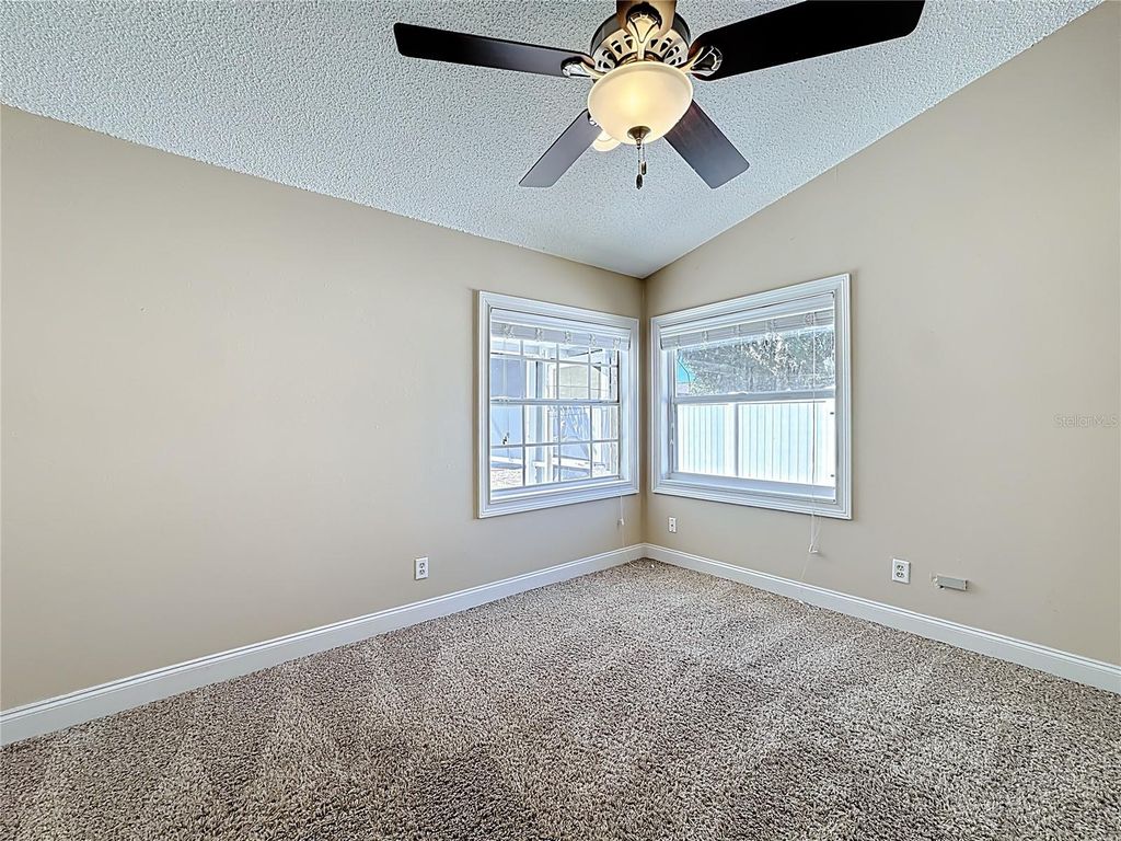 Image 21 of property listing at 10729 OAK GLEN CIRCLE, Orlando, FL 32817