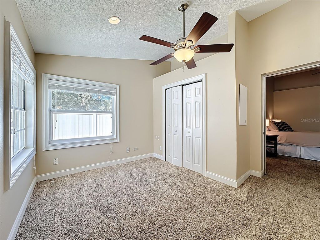 Image 22 of property listing at 10729 OAK GLEN CIRCLE, Orlando, FL 32817
